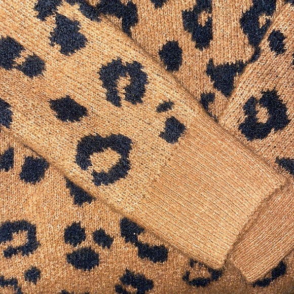 Womens - Sweater - Picture 3 of 4